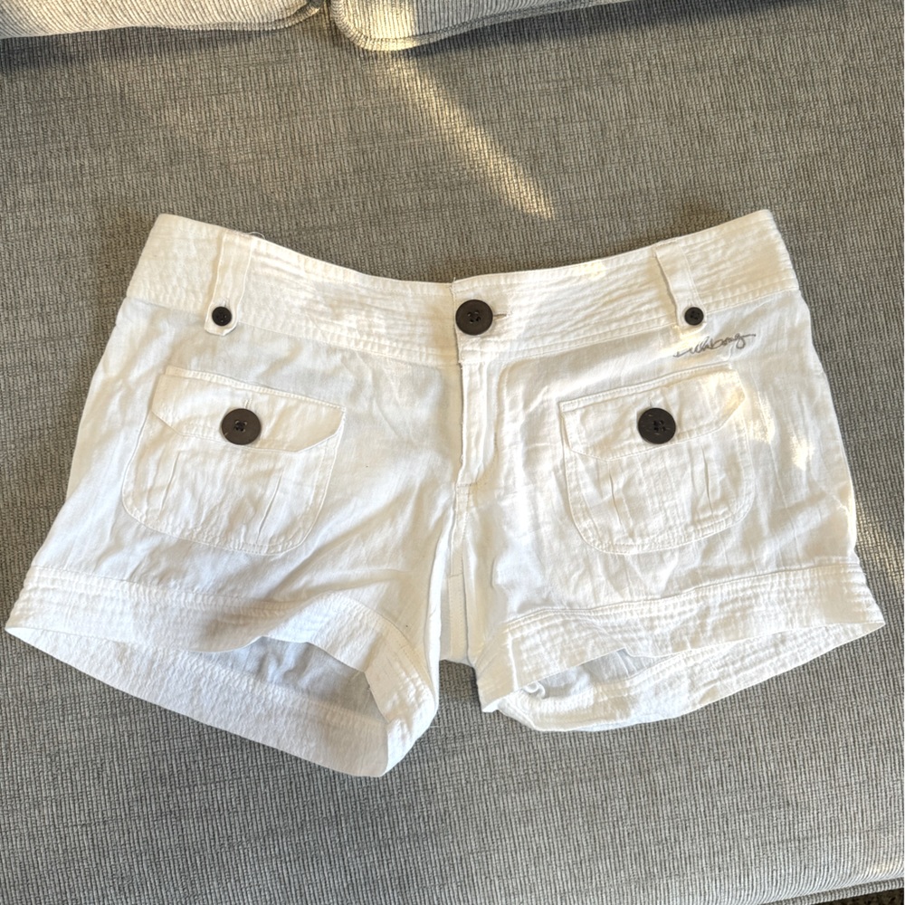 Billabong 100% cotton 4 pocket shorts w real wood buttons front & back